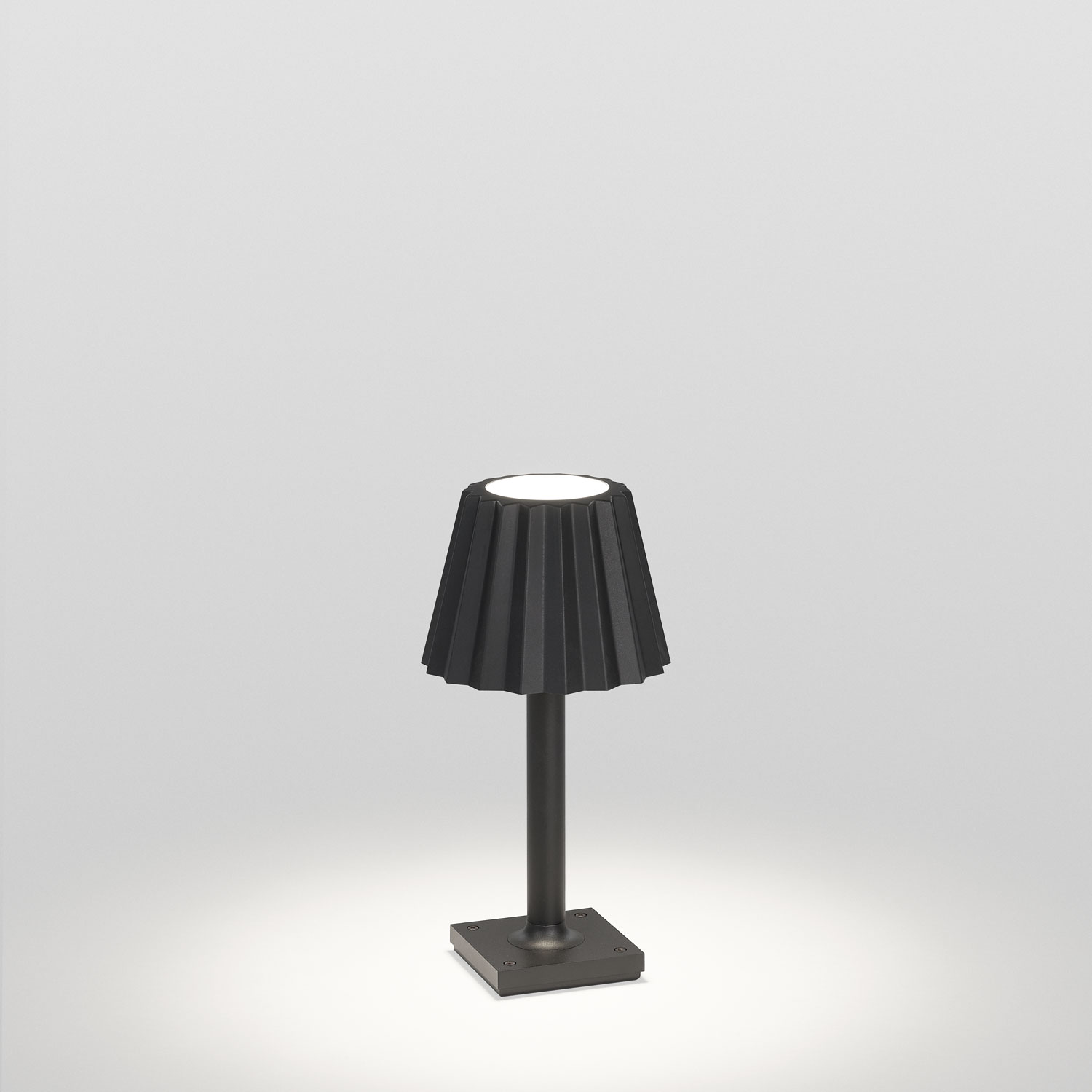 Delta Light 222 03 12 93 B BUTLER P 303 DOWN-UP, черный, 220-240V 50-60Hz, CRI 90, Теплый белый (+3000K), 391 lm 18 W 21 lm W, напольный светильник, Delta Light, Бельгия Delta Light 222 03 12 93 B BUTLER P 303 DOWN-UP, черный, 220-240V 50-60Hz, CRI 90, Теплый белый (+3000K), 391 lm 18 W 21 lm W, напольный светильник, Delta Light, Бельгия