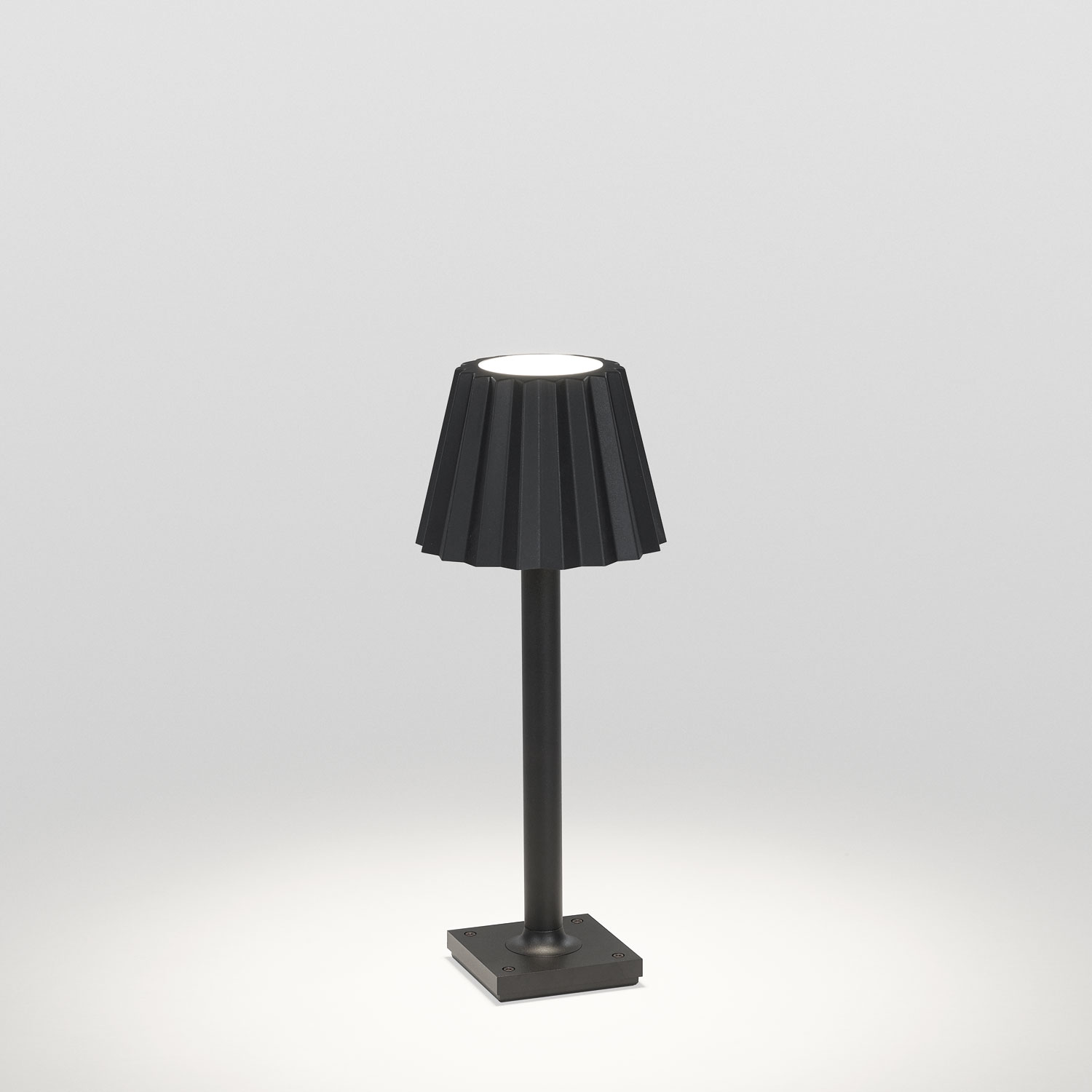 Delta Light 222 03 22 93 B BUTLER P 304 DOWN-UP, черный, 220-240V 50-60Hz, CRI 90, Теплый белый (+3000K), 391 lm 18 W 21 lm W, напольный светильник, Delta Light, Бельгия Delta Light 222 03 22 93 B BUTLER P 304 DOWN-UP, черный, 220-240V 50-60Hz, CRI 90, Теплый белый (+3000K), 391 lm 18 W 21 lm W, напольный светильник, Delta Light, Бельгия