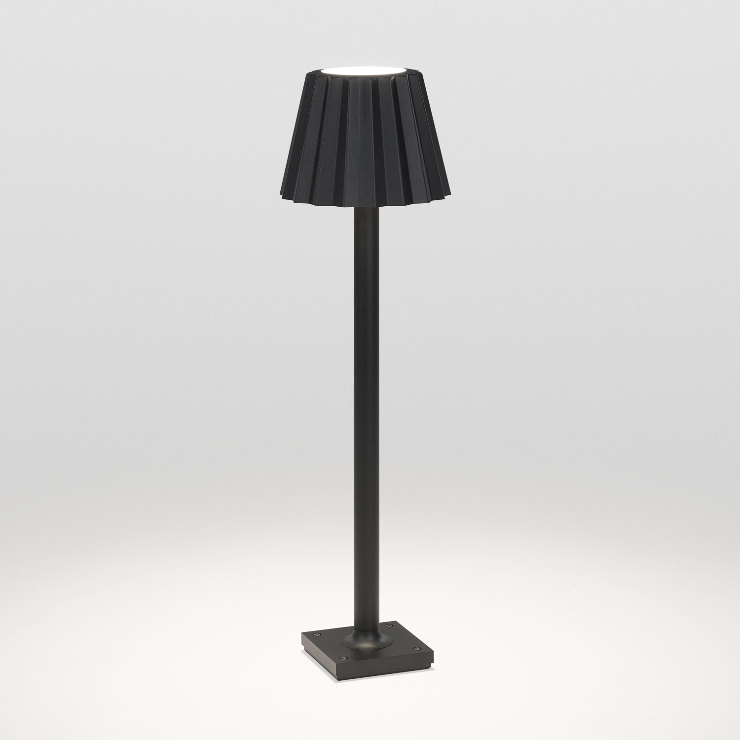 Delta Light 222 03 32 93 B BUTLER P 306 DOWN-UP, черный, 220-240V 50-60Hz, CRI 90, Теплый белый (+3000K), 391 lm 18 W 21 lm W, напольный светильник, Delta Light, Бельгия Delta Light 222 03 32 93 B BUTLER P 306 DOWN-UP, черный, 220-240V 50-60Hz, CRI 90, Теплый белый (+3000K), 391 lm 18 W 21 lm W, напольный светильник, Delta Light, Бельгия