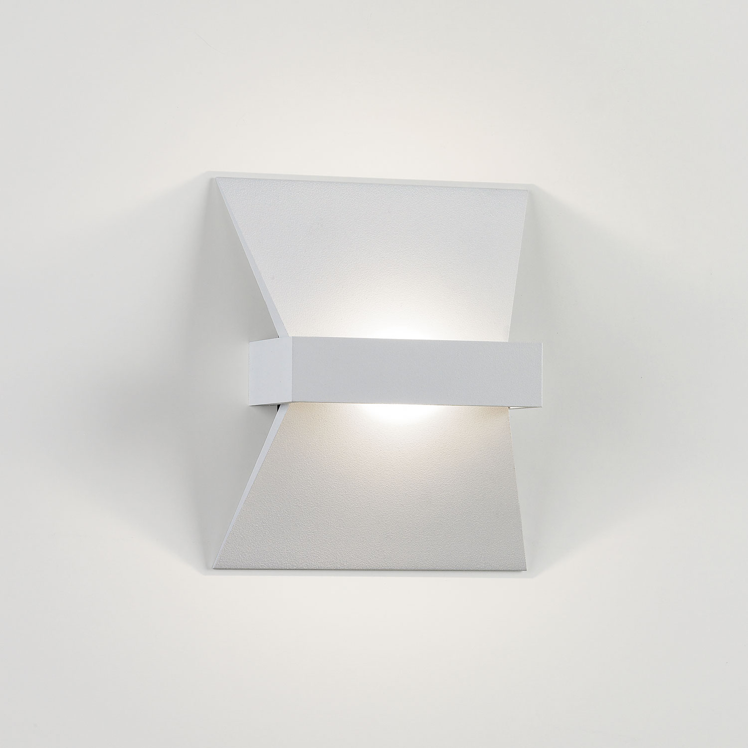 Delta Light 275 08 811 930 W CAMUS 10 LED 930, белый, 100-240V 50-60Hz, CRI 90, Теплый белый (+3000K), 295 lm 8 W 36 lm W, накладной настенный светильник, Delta Light, Бельгия Delta Light 275 08 811 930 W CAMUS 10 LED 930, белый, 100-240V 50-60Hz, CRI 90, Теплый белый (+3000K), 295 lm 8 W 36 lm W, накладной настенный светильник, Delta Light, Бельгия