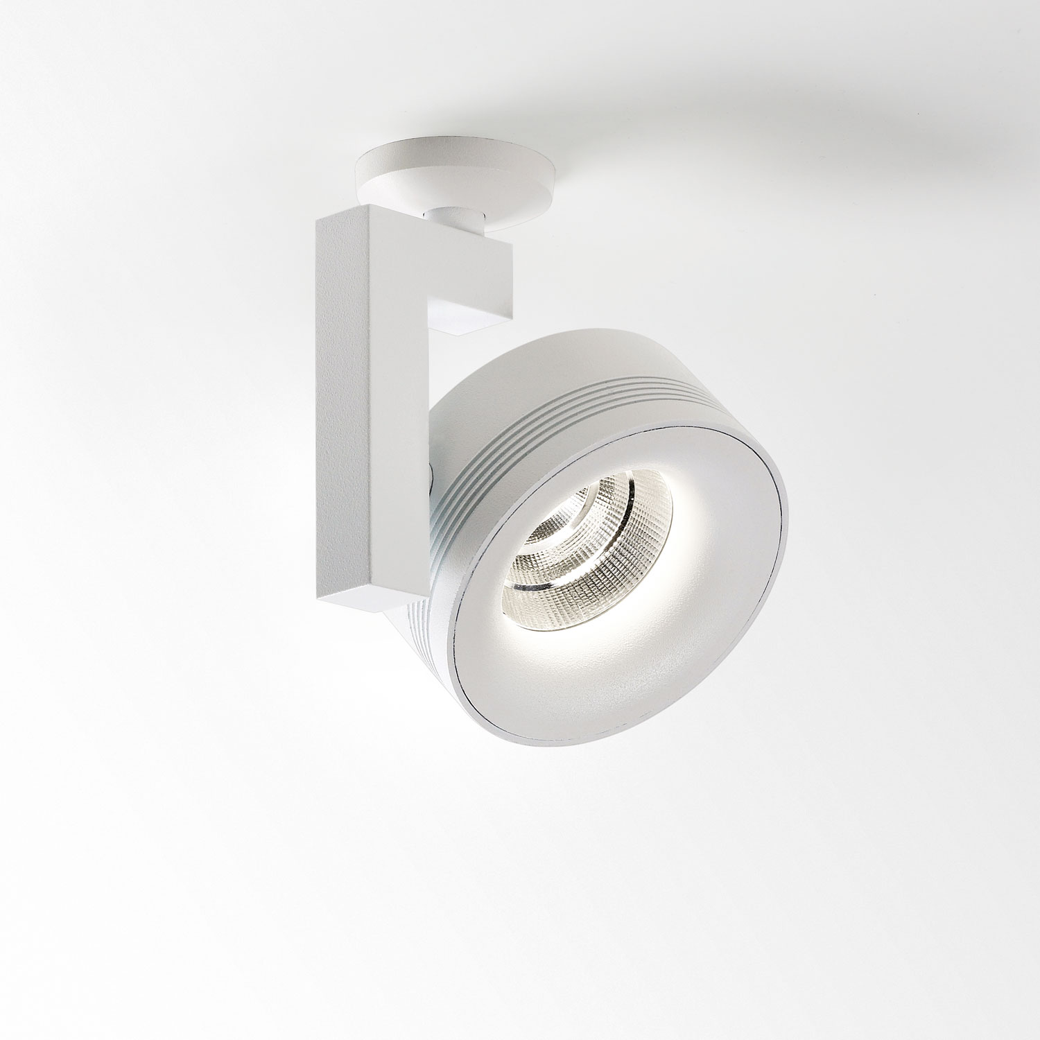 Delta Light JAC 62 811 932 W CREDO JAC 93033, белый, INCL.1 x LED WHITE 7,1W CRI>90 3000K 774lm; INCL.1 x REFLECTOR FL-33°; EXCL.LED POWER SUPPLY 350mA-DC; EXCL.JACK SYSTEM; , CRI 90, Теплый белый (+3000K), 630 lm 8 W 77 lm W, накладной потолочный светильник, Delta Light, Бельгия Delta Light JAC 62 811 932 W CREDO JAC 93033, белый, INCL.1 x LED WHITE 7,1W CRI>90 3000K 774lm; INCL.1 x REFLECTOR FL-33°; EXCL.LED POWER SUPPLY 350mA-DC; EXCL.JACK SYSTEM; , CRI 90, Теплый белый (+3000K), 630 lm 8 W 77 lm W, накладной потолочный светильник, Delta Light, Бельгия