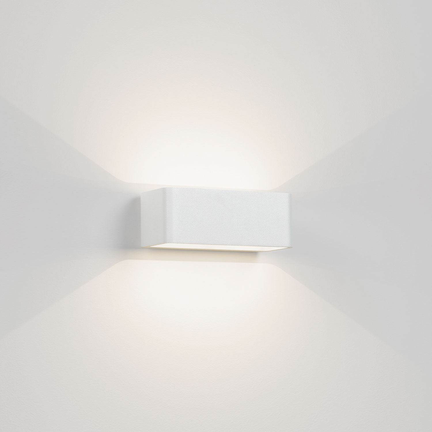 Delta Light 275 04 24 W GALA LED WW, белый, 100-240V 50-60Hz, CRI 80, Теплый белый (+3000K), 283 lm 5 W 56 lm W, накладной настенный светильник, Delta Light, Бельгия Delta Light 275 04 24 W GALA LED WW, белый, 100-240V 50-60Hz, CRI 80, Теплый белый (+3000K), 283 lm 5 W 56 lm W, накладной настенный светильник, Delta Light, Бельгия