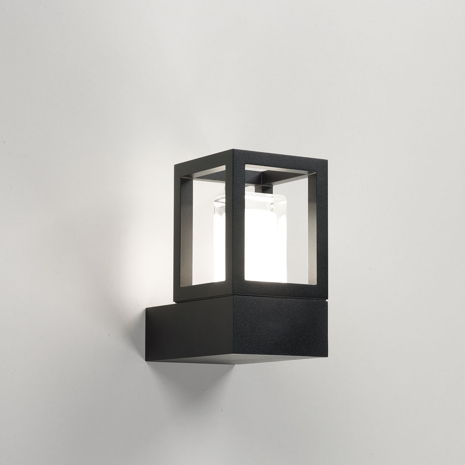 Delta Light 232 022 83 B MONTUR MINI S LED WW, черный, 100-240V 50-60Hz, CRI 80, Теплый белый (+3000K), 388 lm 8 W 47 lm W, накладной настенный светильник, Delta Light, Бельгия Delta Light 232 022 83 B MONTUR MINI S LED WW, черный, 100-240V 50-60Hz, CRI 80, Теплый белый (+3000K), 388 lm 8 W 47 lm W, накладной настенный светильник, Delta Light, Бельгия