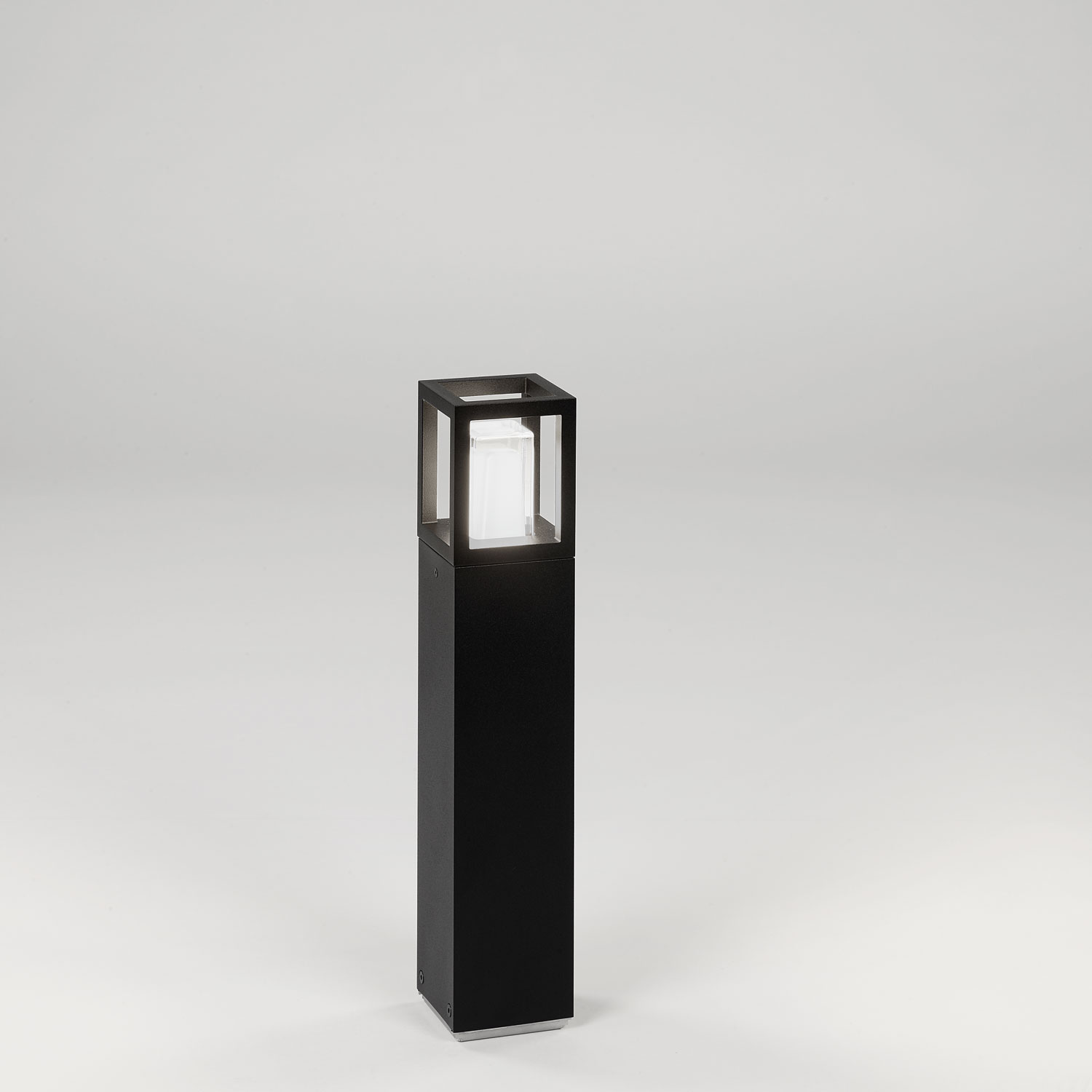 Delta Light 232 942 83 B MONTUR MINI S P 40 WW, черный, 100-240V 50-60Hz, CRI 80, Теплый белый (+3000K), 388 lm 8 W 47 lm W, напольный светильник, Delta Light, Бельгия Delta Light 232 942 83 B MONTUR MINI S P 40 WW, черный, 100-240V 50-60Hz, CRI 80, Теплый белый (+3000K), 388 lm 8 W 47 lm W, напольный светильник, Delta Light, Бельгия