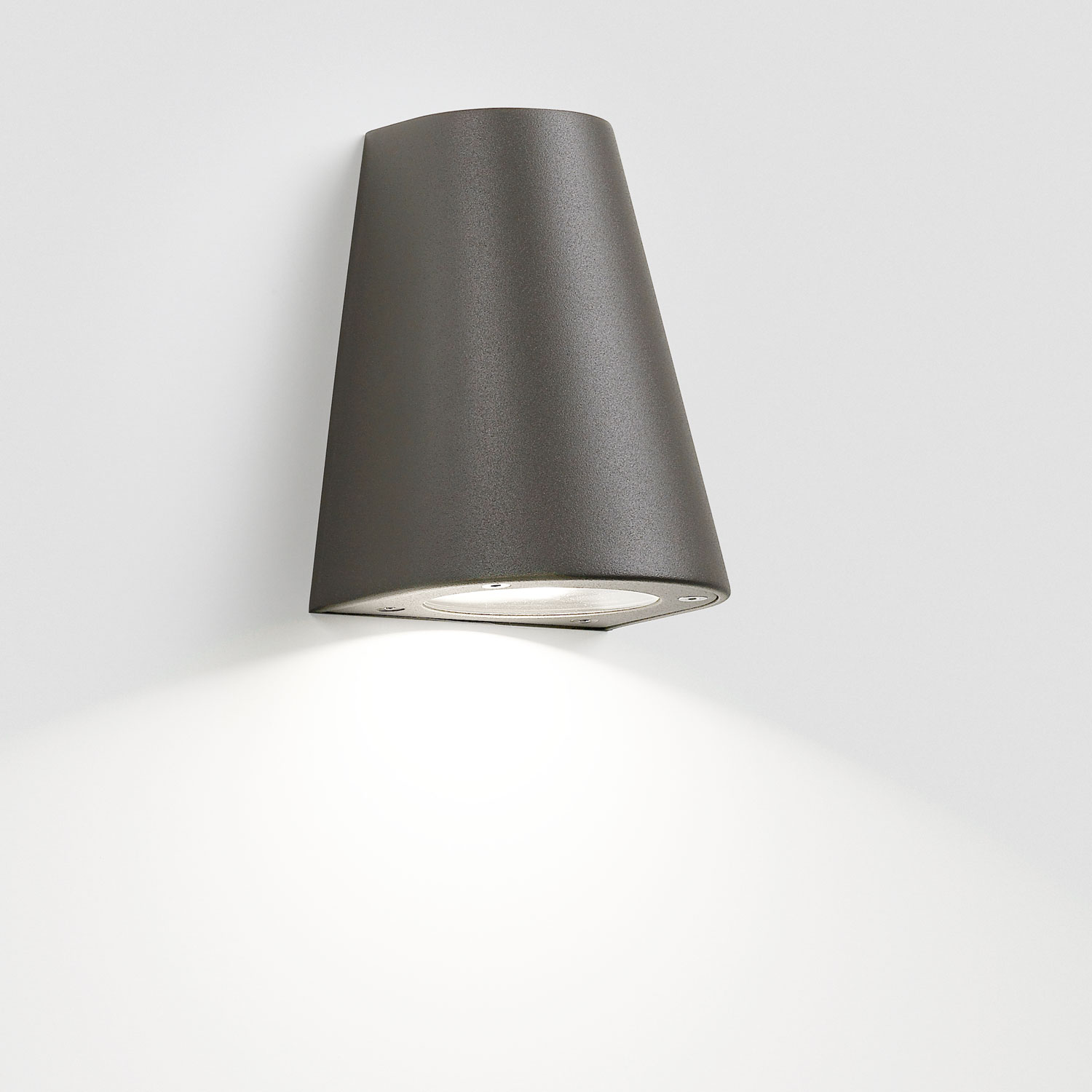 Delta Light 225 11 4102 G NOX LED WW, серо-черный, 100-240V 50-60Hz, CRI 80, Теплый белый (+3000K), 126 lm 5 W 24 lm W, накладной настенный светильник, Delta Light, Бельгия Delta Light 225 11 4102 G NOX LED WW, серо-черный, 100-240V 50-60Hz, CRI 80, Теплый белый (+3000K), 126 lm 5 W 24 lm W, накладной настенный светильник, Delta Light, Бельгия