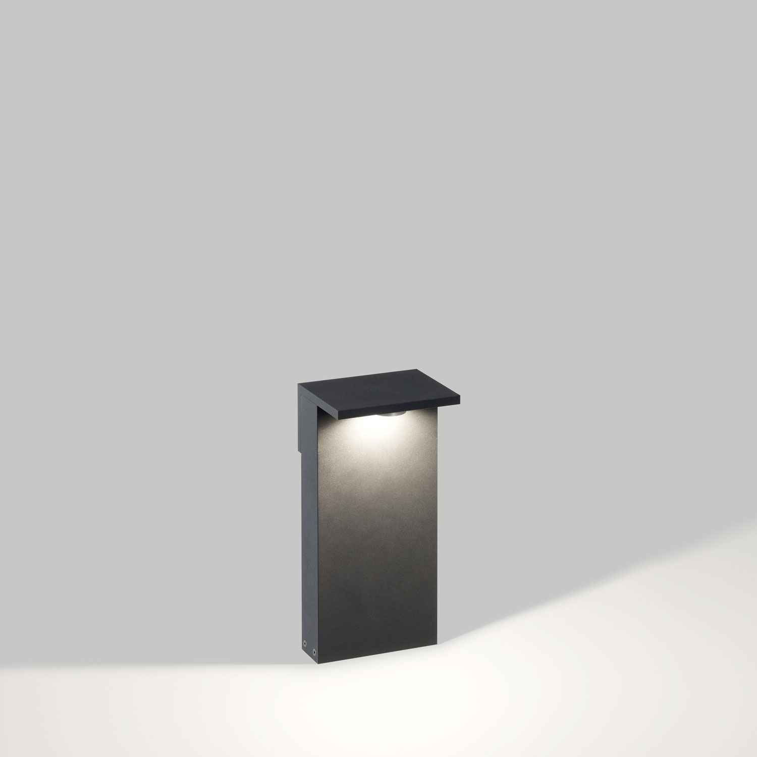 Delta Light 220 74 811 930 N OBLIX 40 930, dark grey, 100-240V 50-60Hz, CRI 90, Теплый белый (+3000K), 563 lm 8 W 69 lm W, напольный светильник, Delta Light, Бельгия Delta Light 220 74 811 930 N OBLIX 40 930, dark grey, 100-240V 50-60Hz, CRI 90, Теплый белый (+3000K), 563 lm 8 W 69 lm W, напольный светильник, Delta Light, Бельгия