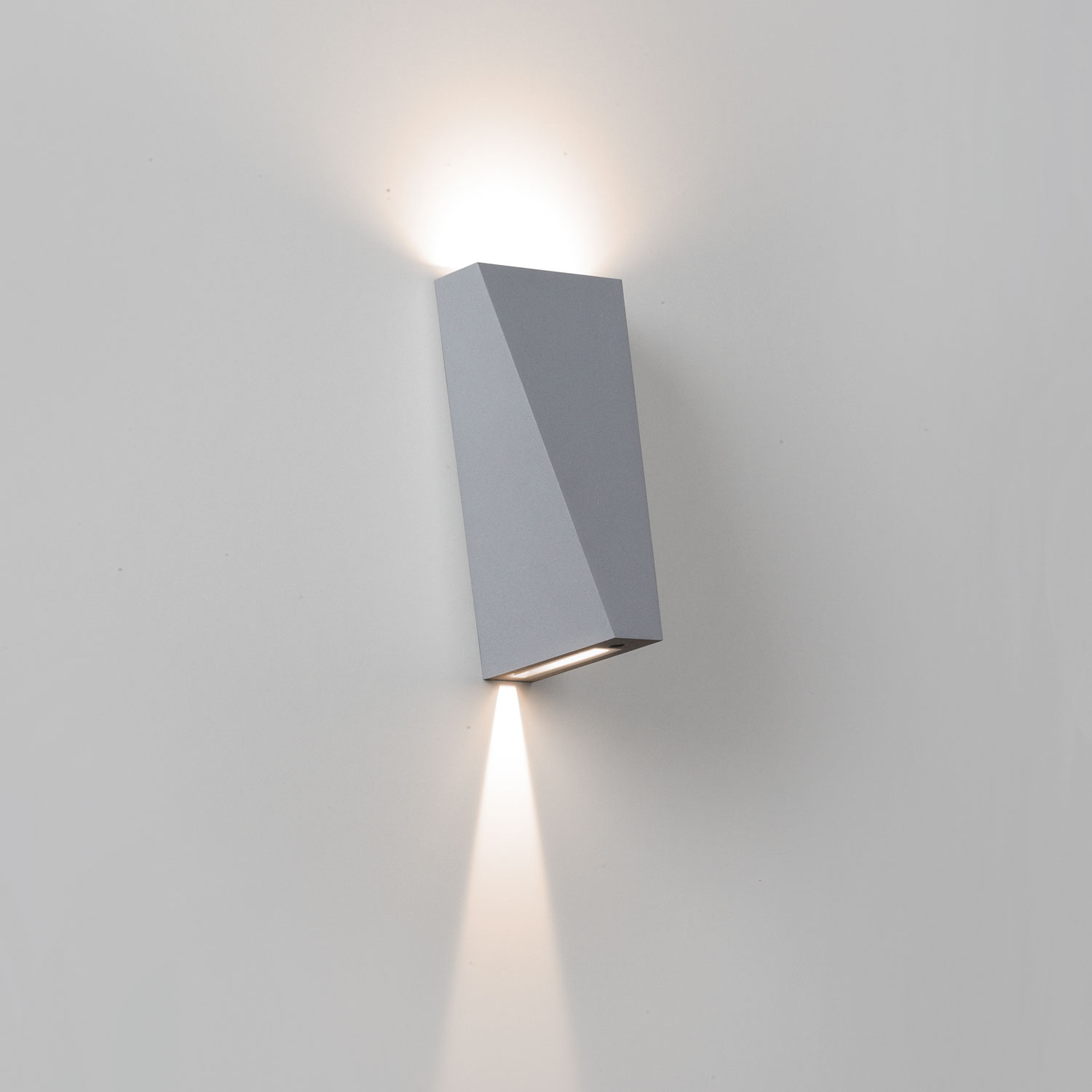 Delta Light 304 17 52 G TOPIX L X WW, серо-черный, 120-240V 50-60Hz, CRI 80, Теплый белый (+3000K), 168 lm 8 W 21 lm W, накладной настенный светильник, Delta Light, Бельгия Delta Light 304 17 52 G TOPIX L X WW, серо-черный, 120-240V 50-60Hz, CRI 80, Теплый белый (+3000K), 168 lm 8 W 21 lm W, накладной настенный светильник, Delta Light, Бельгия