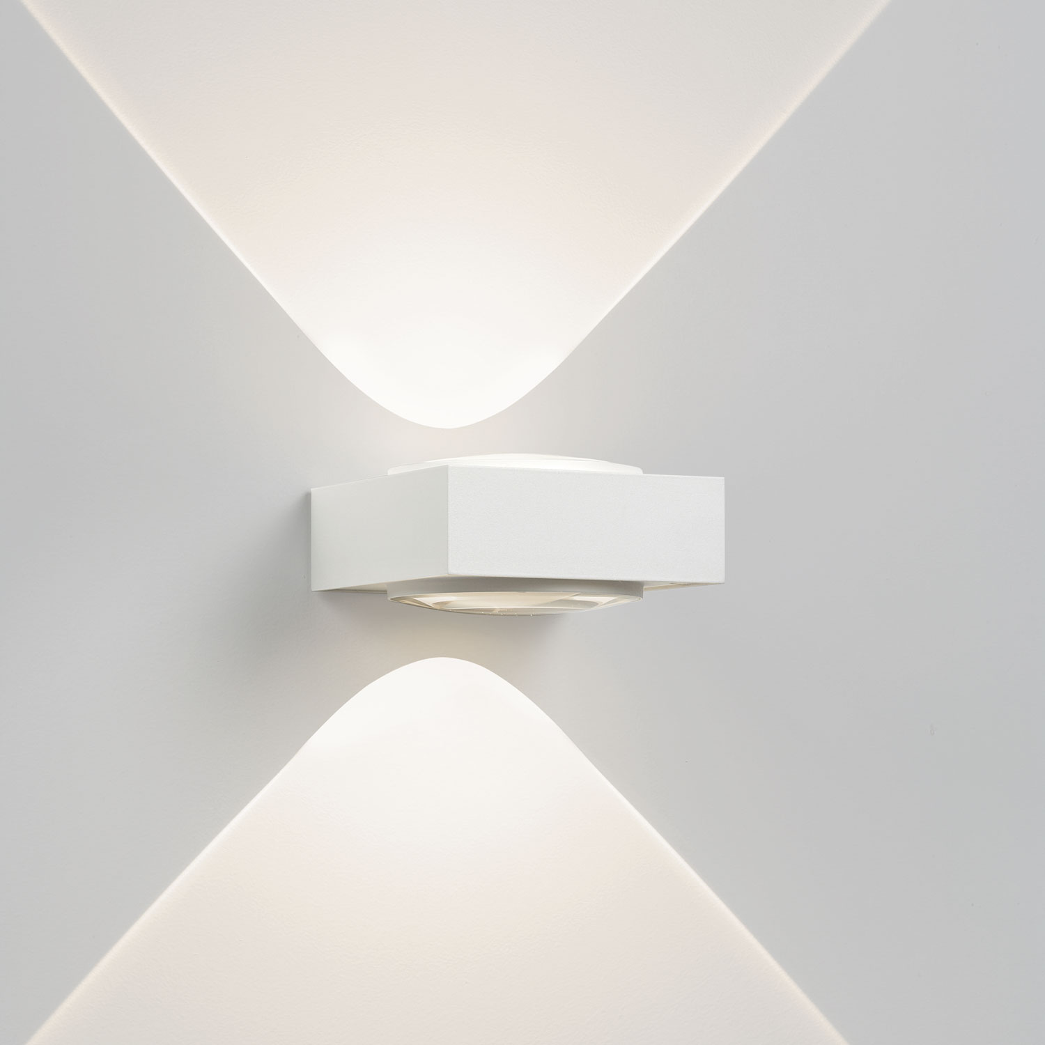 Delta Light 278 25 23 W-C VISION LED HW, белый-хром, 100-240V 50-60Hz, CRI 80, Галогенные Белый (+2700K), 224 lm 4 W 61 lm W, накладной настенный светильник, Delta Light, Бельгия Delta Light 278 25 23 W-C VISION LED HW, белый-хром, 100-240V 50-60Hz, CRI 80, Галогенные Белый (+2700K), 224 lm 4 W 61 lm W, накладной настенный светильник, Delta Light, Бельгия