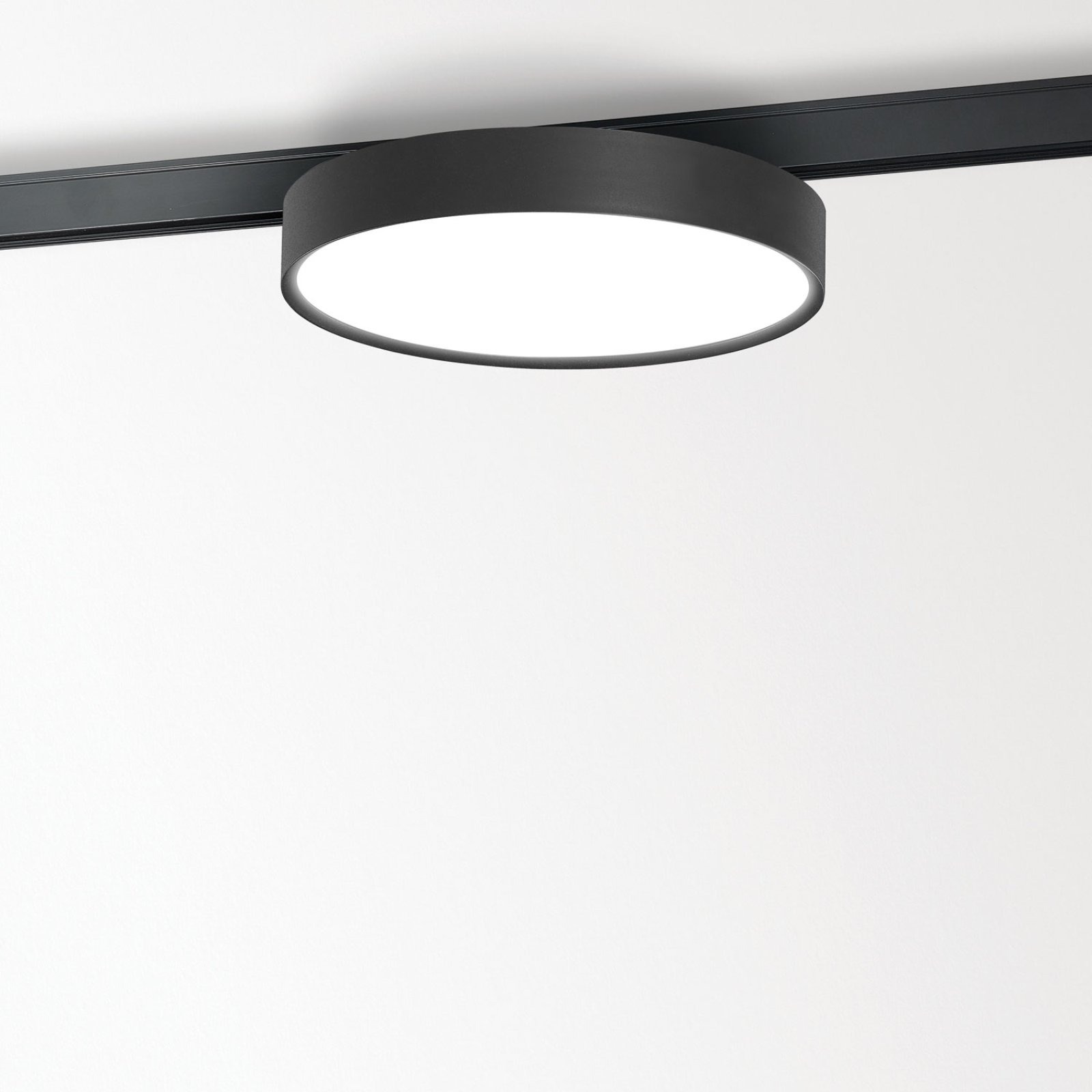 MULTINOVA 30 930 ADM B черный Delta Light трековый прожектор