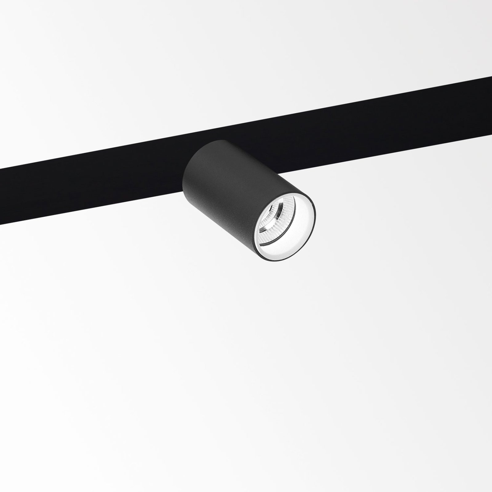 SPM52 - PROFILE 1m B черный Delta Light IMP 3